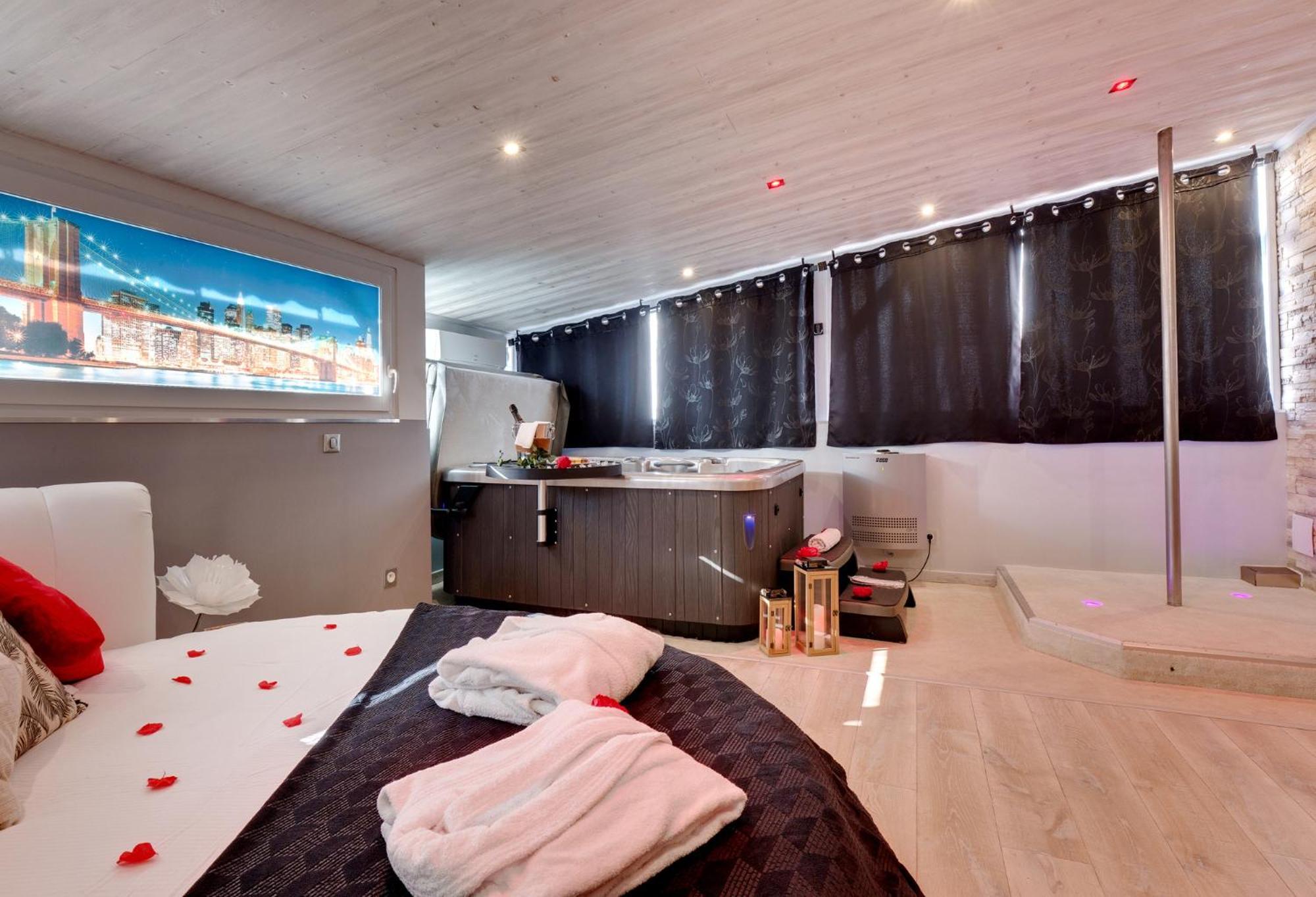 Suite Brooklyn Jacuzzi Vichy Dış mekan fotoğraf
